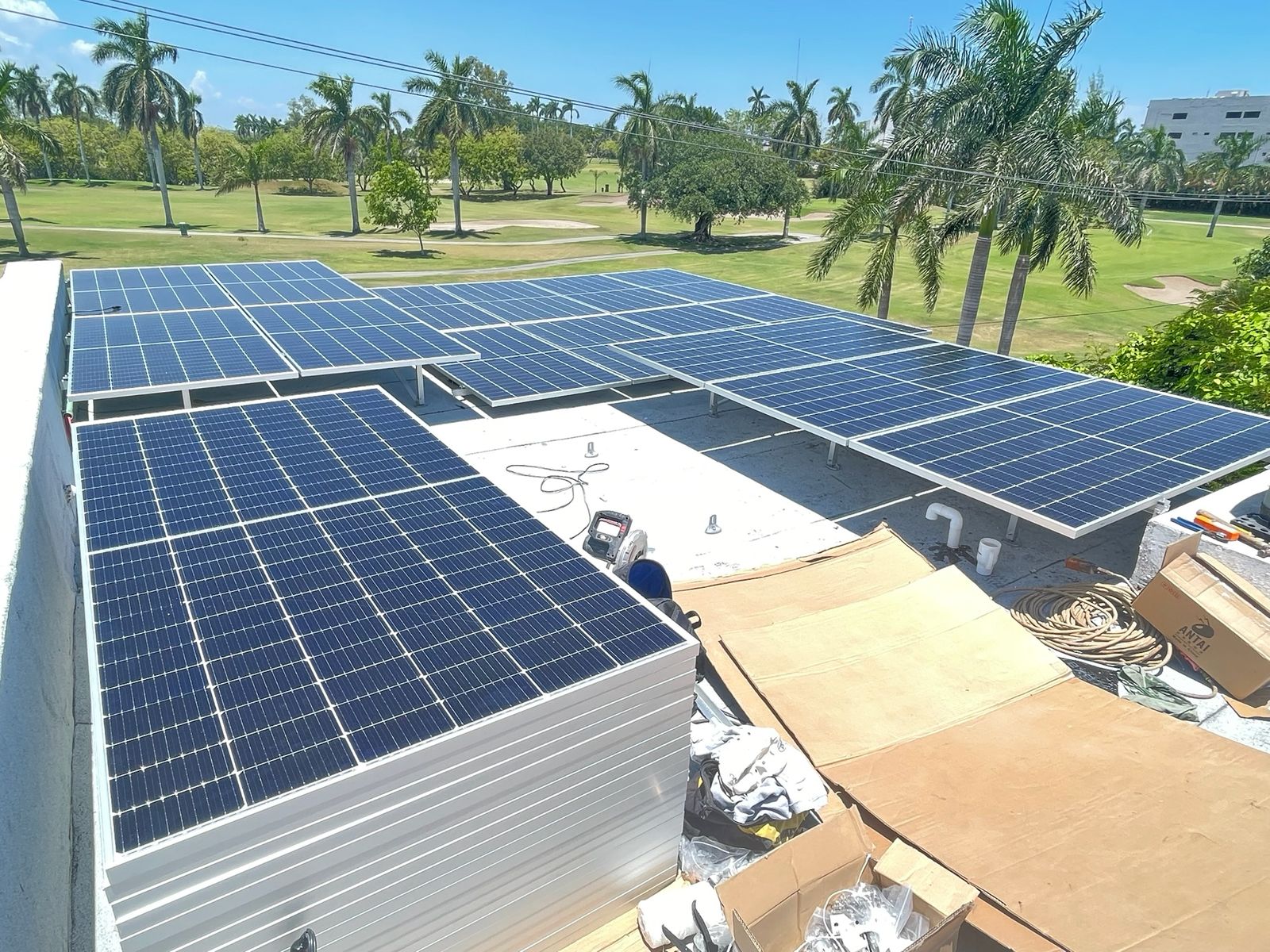 Paneles solares en comercio en Ciudad Madero
